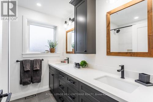 375 George St, Milton, ON - Indoor Photo Showing Bathroom