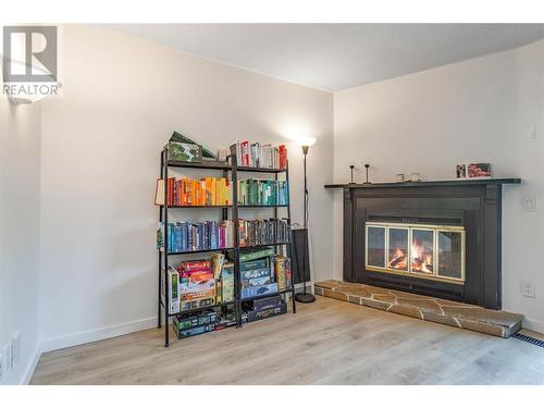 1050 Springfield Road Unit# 114, Kelowna, BC - Indoor With Fireplace