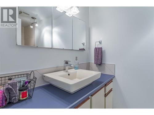 1050 Springfield Road Unit# 114, Kelowna, BC - Indoor Photo Showing Bathroom