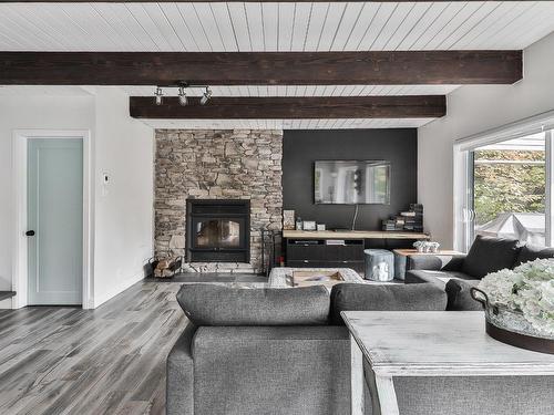 Living room - 22 Ch. Lafleur, Saint-Donat, QC - Indoor Photo Showing Living Room With Fireplace