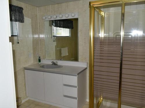 Salle de bains - 207 Rue St-Pierre, Saint-Germain-De-Grantham, QC - Indoor Photo Showing Bathroom