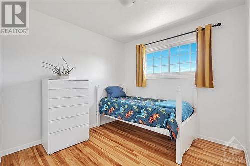 866 Balsam Drive, Ottawa, ON - Indoor Photo Showing Bedroom