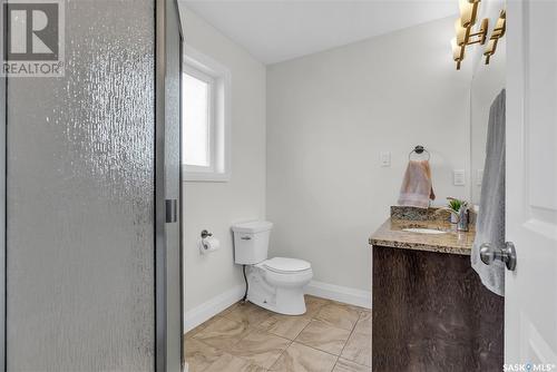530 Hastings Crescent, Saskatoon, SK - Indoor Photo Showing Bathroom