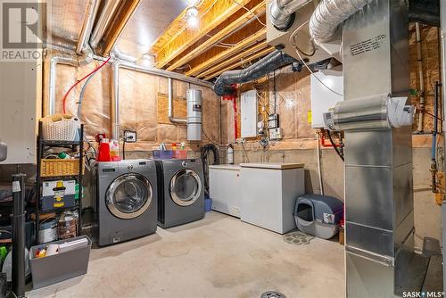 530 Hastings Crescent, Saskatoon, SK - Indoor Photo Showing Laundry Room