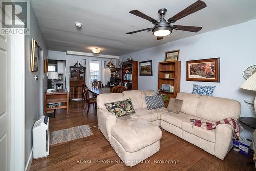 1291 Cannon St E, Hamilton, ON - Indoor Photo Showing Living Room