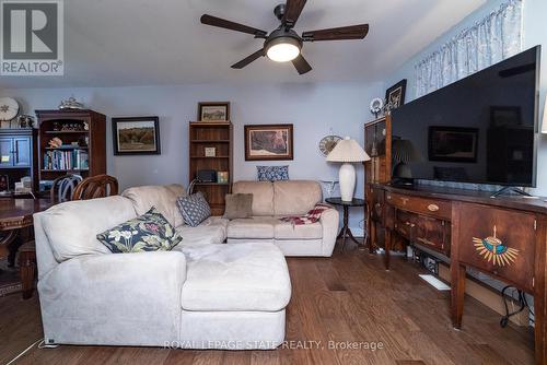 1291 Cannon St E, Hamilton, ON - Indoor Photo Showing Living Room