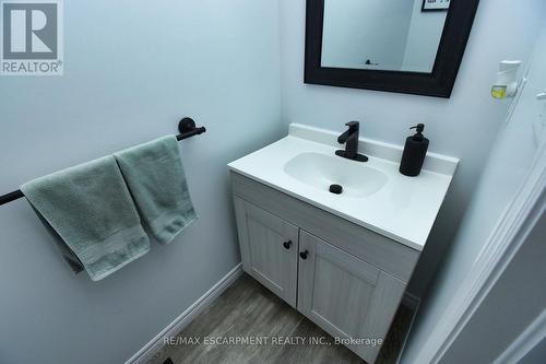 31 Arlington Pkwy, Brant, ON - Indoor Photo Showing Bathroom