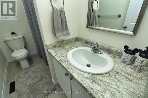 31 Arlington Pkwy, Brant, ON - Indoor Photo Showing Bathroom