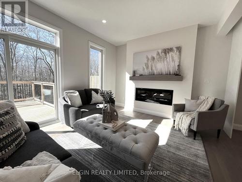 45-49 Royal Dornoch Drive, St. Thomas, ON - Indoor Photo Showing Living Room With Fireplace