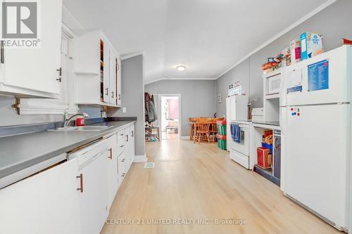 533 Armour Road, Peterborough, ON - Indoor Photo Showing Kitchen