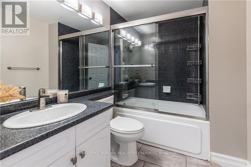 #502 -36 James St S, Hamilton, ON - Indoor Photo Showing Bathroom