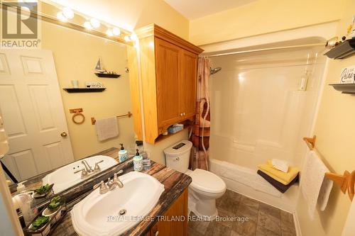 8742 Timberwood Tr, Lambton Shores, ON - Indoor Photo Showing Bathroom