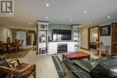 84763 Ontario St, Ashfield-Colborne-Wawanosh, ON - Indoor Photo Showing Living Room