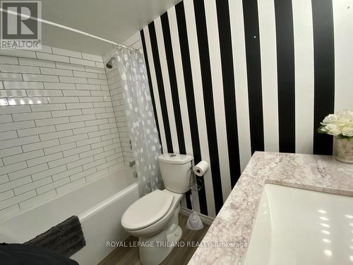 #805 -389 Dundas St, London, ON - Indoor Photo Showing Bathroom