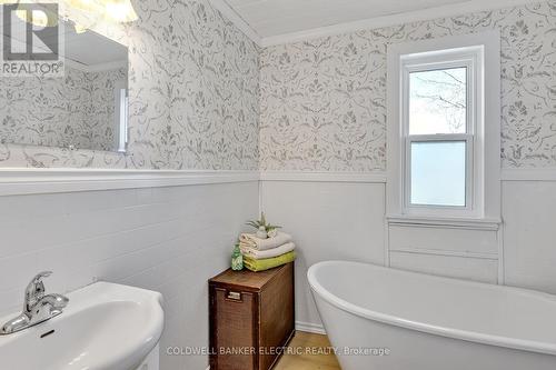 85 Bridge St S, Trent Hills, ON - Indoor Photo Showing Bathroom