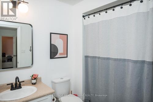 319 Hobbs Cres, Milton, ON - Indoor Photo Showing Bathroom