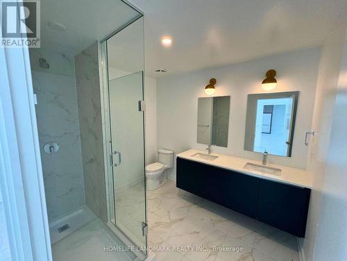 #Ph04 -405 Dundas St W, Oakville, ON - Indoor Photo Showing Bathroom