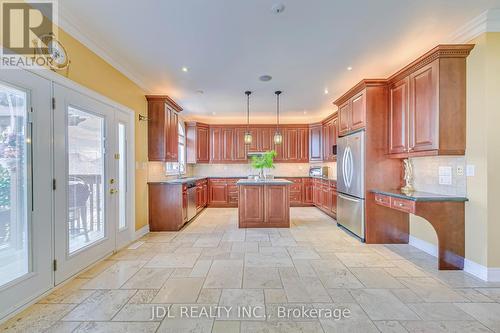 1498 Arrowhead Rd, Oakville, ON - Indoor Photo Showing Kitchen