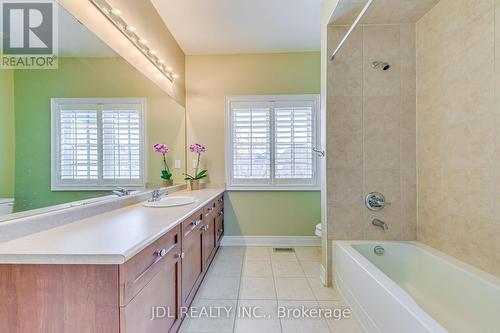 1498 Arrowhead Rd, Oakville, ON - Indoor Photo Showing Bathroom