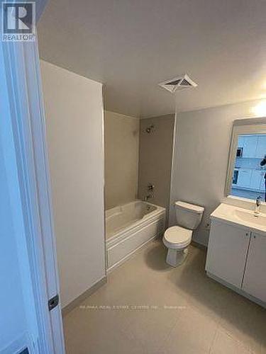 #1511 -2550 Simcoe St W, Oshawa, ON - Indoor Photo Showing Bathroom