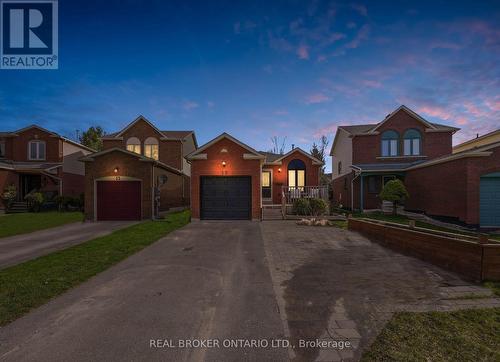 13 Weatherup Cres, Barrie, ON - Outdoor With Facade