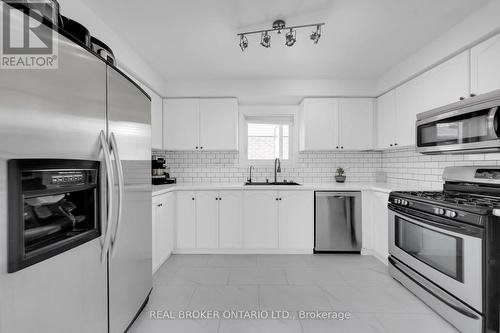 13 Weatherup Cres, Barrie, ON - Indoor Photo Showing Kitchen With Upgraded Kitchen