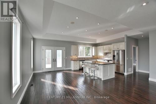 18 Blue Jay Pl, Wasaga Beach, ON - Indoor Photo Showing Kitchen With Upgraded Kitchen