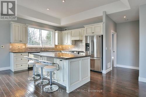 18 Blue Jay Place, Wasaga Beach, ON - Indoor Photo Showing Kitchen With Upgraded Kitchen