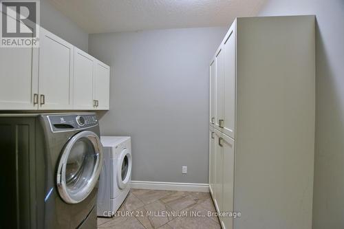 18 Blue Jay Pl, Wasaga Beach, ON - Indoor Photo Showing Laundry Room