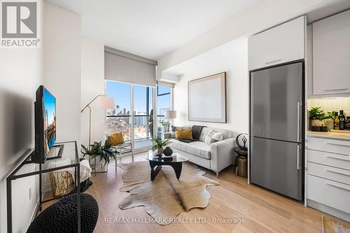 #1901 -105 George St, Toronto, ON - Indoor Photo Showing Living Room