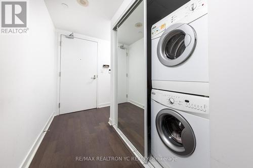 1808 - 58 Orchard View Boulevard, Toronto, ON - Indoor Photo Showing Laundry Room
