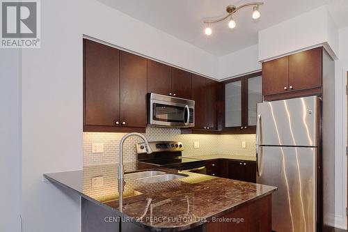 #4109 -2191 Yonge St, Toronto, ON - Indoor Photo Showing Kitchen With Double Sink With Upgraded Kitchen