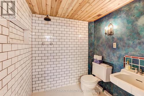 29 Mount Royal Ave, Toronto, ON - Indoor Photo Showing Bathroom