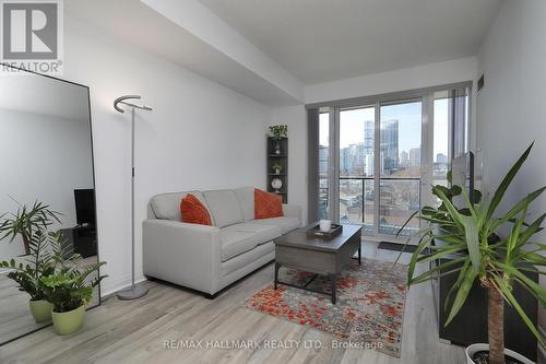 611 - 1 Cole Street, Toronto, ON - Indoor Photo Showing Living Room
