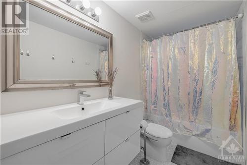 76 Renova Private, Ottawa, ON - Indoor Photo Showing Bathroom