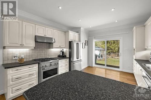 467 Jasper Crescent, Rockland, ON - Indoor Photo Showing Kitchen With Upgraded Kitchen