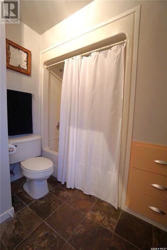 2 2855 Lacon Street, Regina, SK - Indoor Photo Showing Bathroom