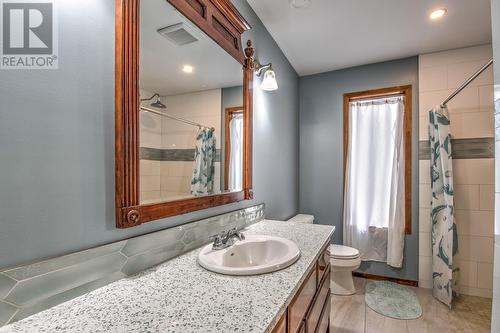 96 Rawlings Lake Road, Lumby, BC - Indoor Photo Showing Bathroom