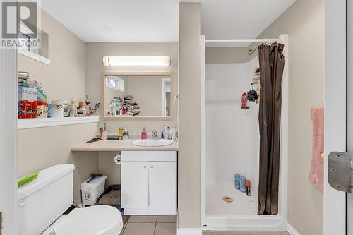 10291 Columbia Way, Vernon, BC - Indoor Photo Showing Bathroom