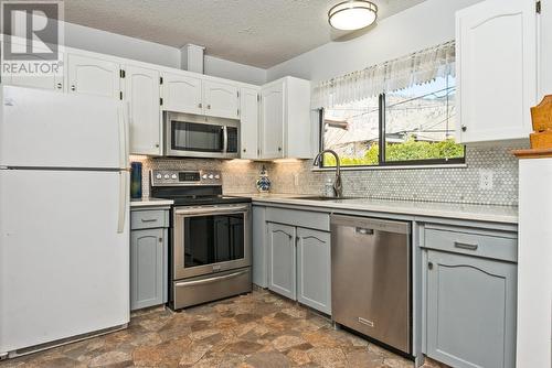 35 Bayview Crescent, Osoyoos, BC - Indoor Photo Showing Kitchen With Stainless Steel Kitchen