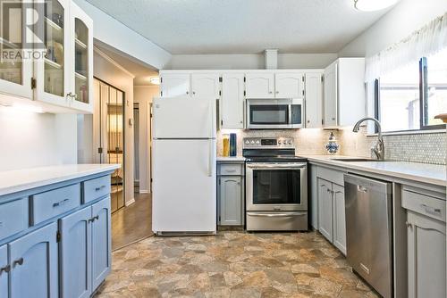 35 Bayview Crescent, Osoyoos, BC - Indoor Photo Showing Kitchen With Stainless Steel Kitchen With Upgraded Kitchen