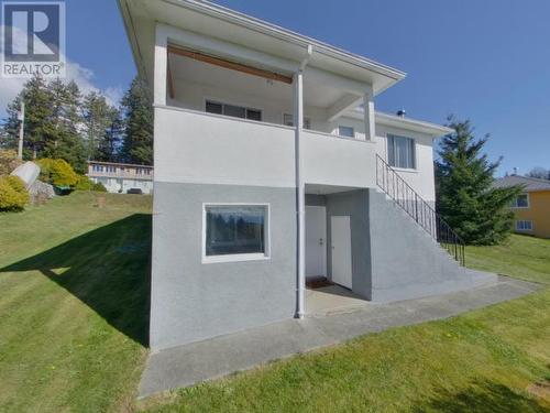 6431 Hillcrest Ave, Powell River, BC - Outdoor