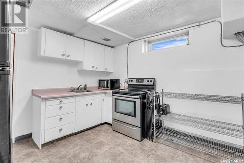 1813 Park Avenue, Saskatoon, SK - Indoor Photo Showing Kitchen