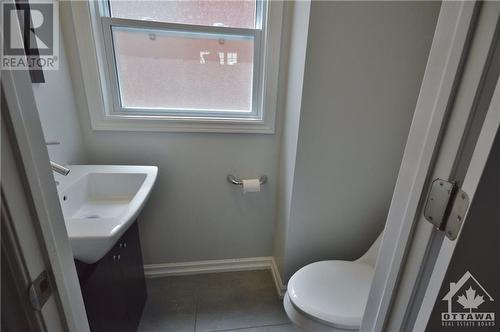 57 Ivy Crescent, Ottawa, ON - Indoor Photo Showing Bathroom