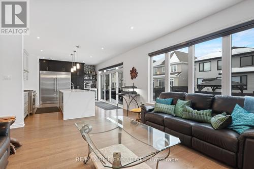 165 Finsbury Avenue, Ottawa, ON - Indoor Photo Showing Living Room