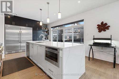 165 Finsbury Avenue, Ottawa, ON - Indoor Photo Showing Kitchen With Upgraded Kitchen