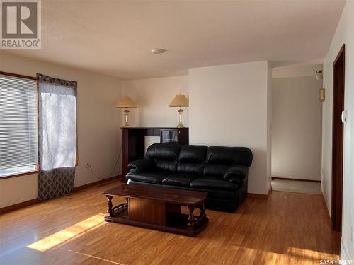 609 B Avenue W, Wynyard, SK - Indoor Photo Showing Living Room