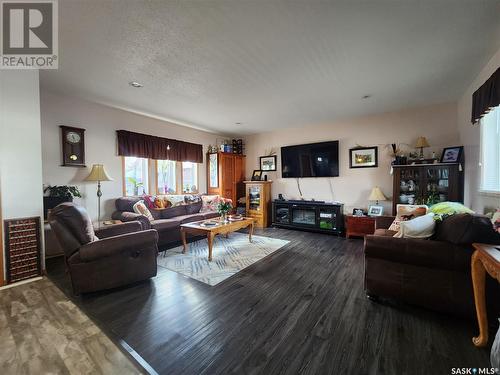 358 Prince Edward Street, Melville, SK - Indoor Photo Showing Living Room