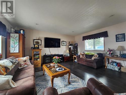 358 Prince Edward Street, Melville, SK - Indoor Photo Showing Living Room