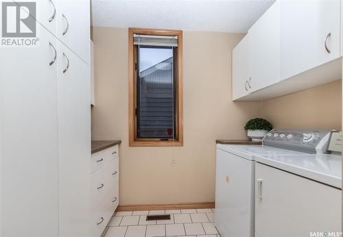 735 Wakaw Terrace, Saskatoon, SK - Indoor Photo Showing Laundry Room